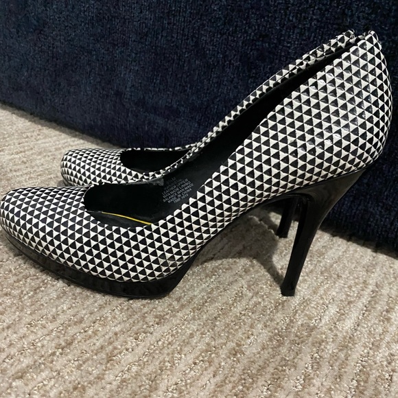 Nine West Shoes - Nine West - Black & White 4” Heels. Size 8.5 (M)